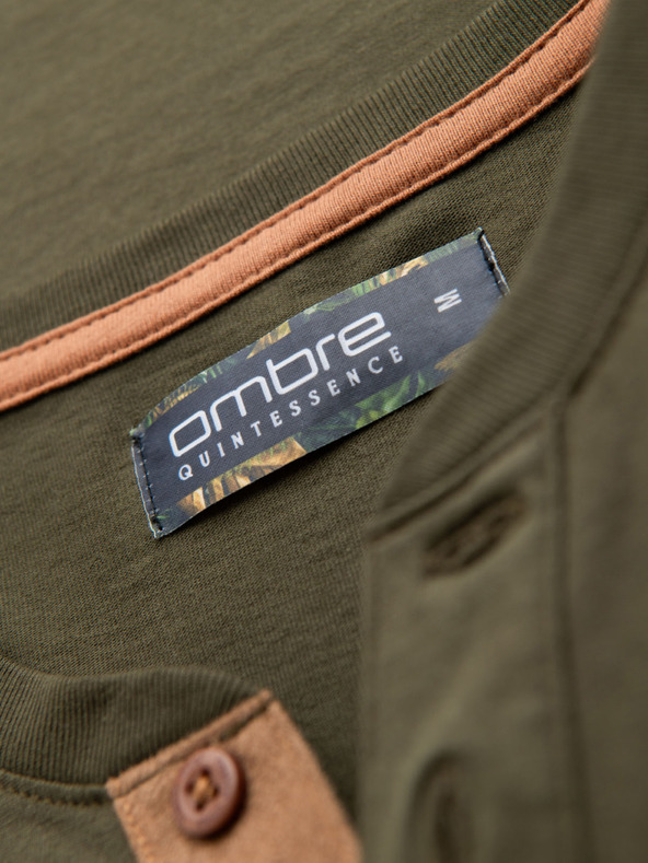 Ombre Clothing Férfi póló gombos nyakkivágással és velúr szegéllyel - sötét olíva