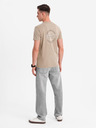 Ombre Clothing Pamut póló mellső és hátsó nyomattal - sötét bézs