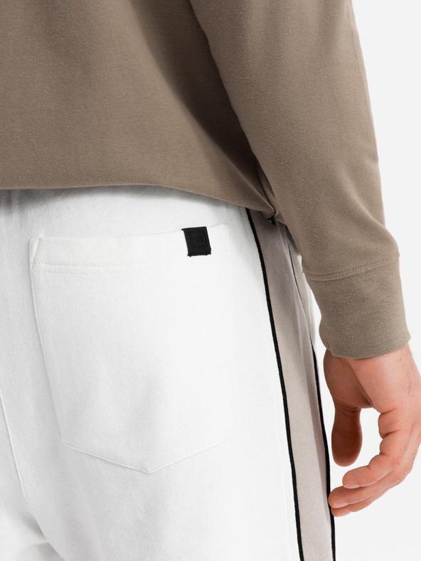 Ombre Clothing Férfi rövid melegítő rövidnadrág széles csíkokkal - fehér