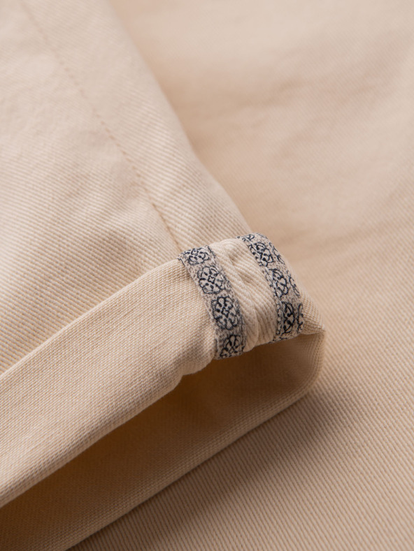 Ombre Clothing Férfi farmer rövidnadrág felhajtott szárral - krém