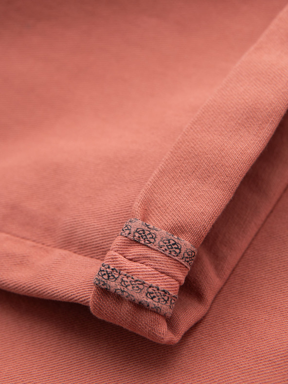 Ombre Clothing Férfi farmer rövidnadrág felhajtott szárral - korall