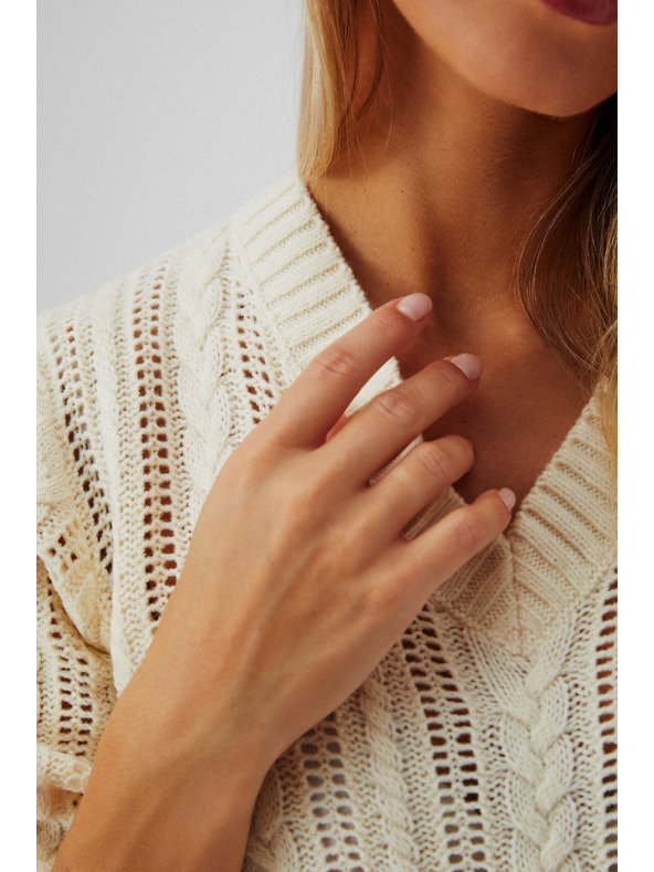 Moodo Krémes kötött pulóver fonatmintával