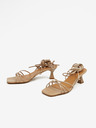 Ojju Bézs színű női csipkés sarkú szandál OJJU