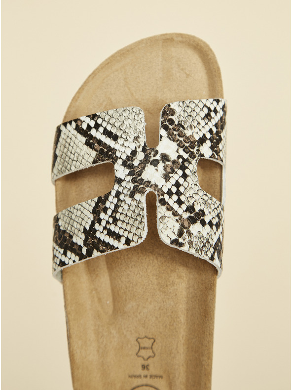 Ojju Bézs színű női kígyómintás papucs OJJU