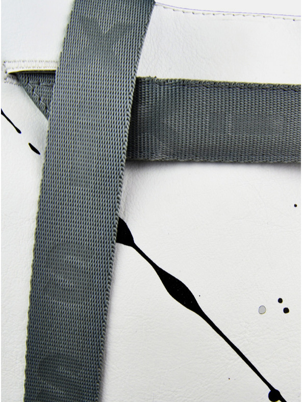 Xiss Női fehér mintás hátizsák Xiss Splashed White City Red fröccsöntött fehér