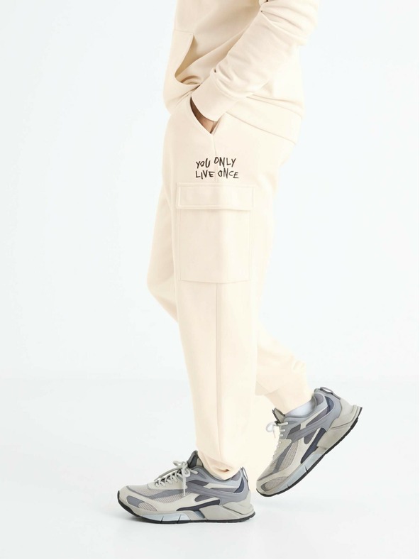 Celio Krémszínű férfi melegítőnadrág zsebekkel Celio Boslap