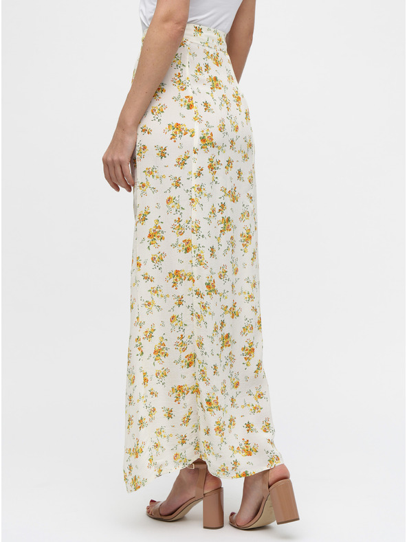 Miss Selfridge Krémszínű virágos maxiszoknya résszel Miss Selfridge