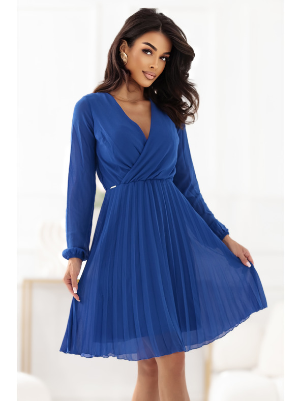 numoco Elegáns rakott ISABELLE ruha kivágással és hosszú ujjal - búzavirág kék