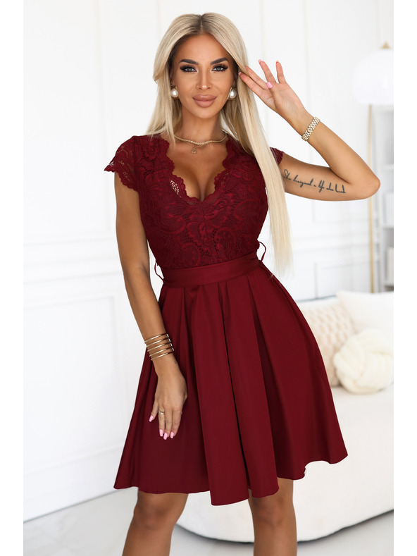 numoco ANNA csipke ruha kivágással és bővülő szoknyával - bordó