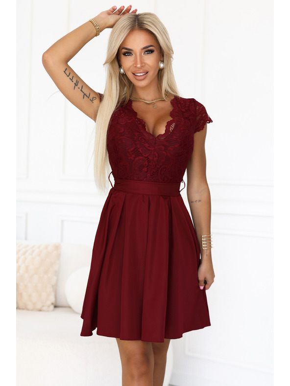 numoco ANNA csipke ruha kivágással és bővülő szoknyával - bordó