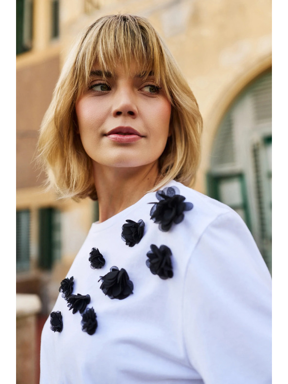 Moodo Fehér blúz fekete virágokkal