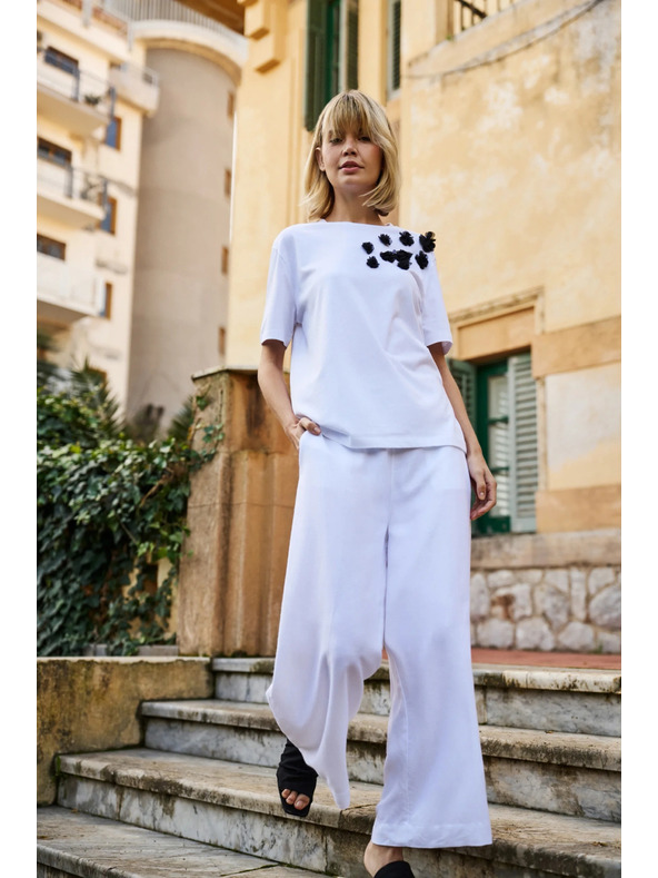 Moodo Fehér blúz fekete virágokkal