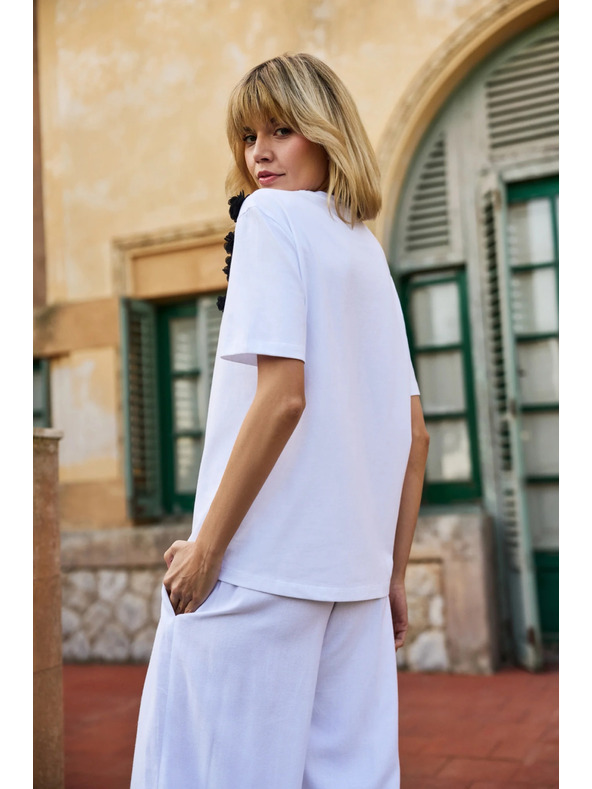 Moodo Fehér blúz fekete virágokkal