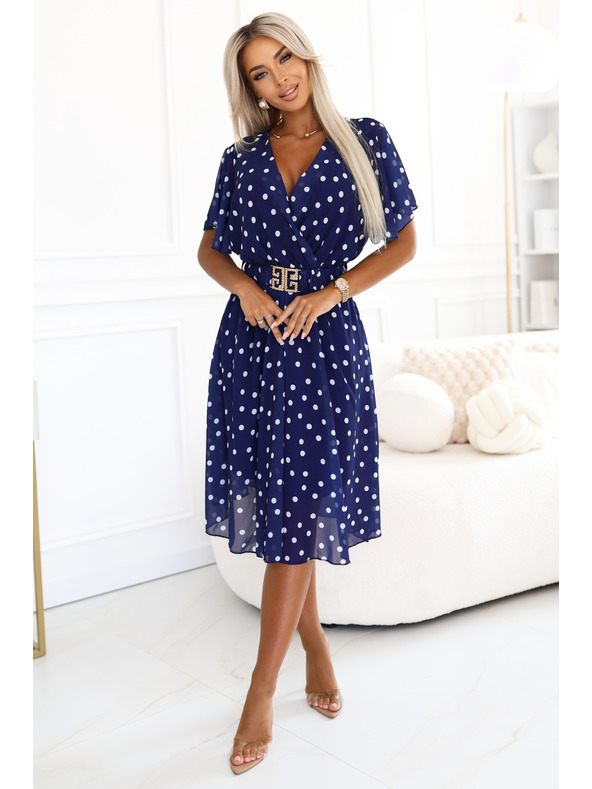 numoco Sötétkék ruha fehér pöttyökkel, átlapolós nyakkal és díszövvel