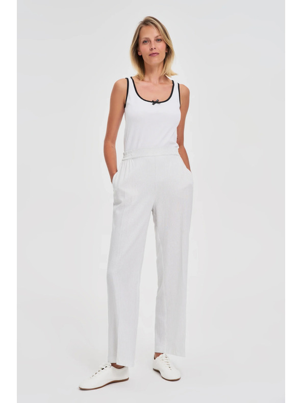 Moodo Fehér női trikó fekete szegéllyel