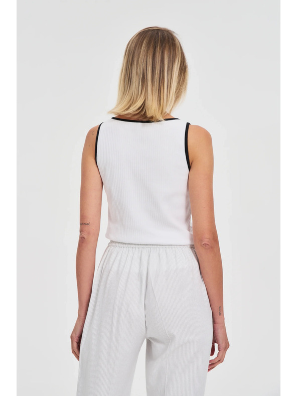 Moodo Fehér női trikó fekete szegéllyel