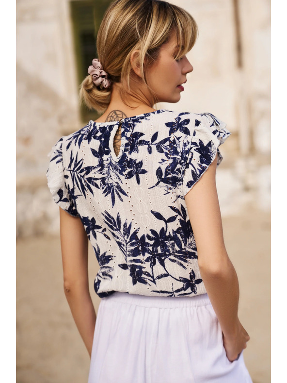 Moodo Moodo női póló – fehér kék virágokkal