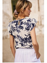 Moodo Moodo női póló – fehér kék virágokkal
