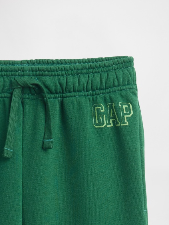 GAP Gyerek fleece sportnadrág logóval army GAP