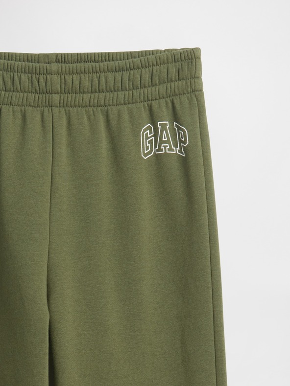 GAP Gyerek fleece sportnadrág logóval army GAP