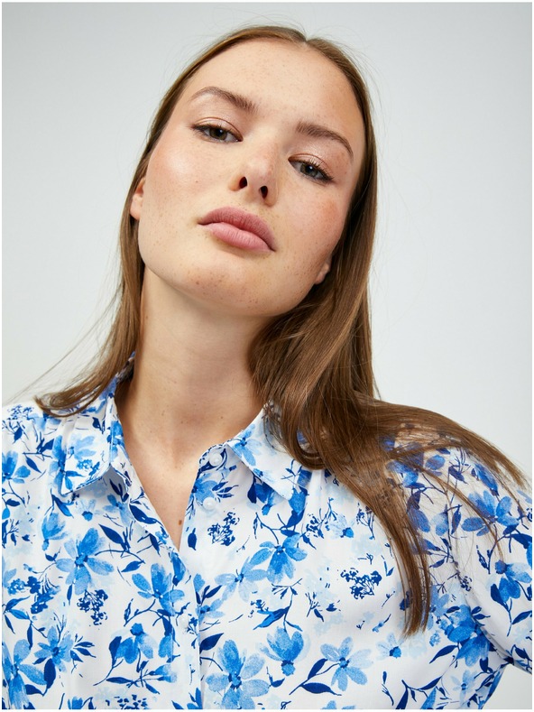 Orsay ORSAY fehér-kék virágmintás női blúz csomóra kötve