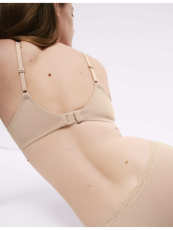 Marks & Spencer Három női merevített melltartóból álló készlet bézs, fehér és fekete színben Marks & Spencer