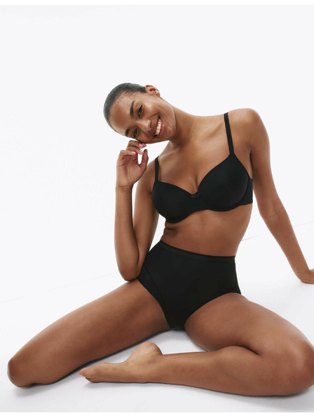 Marks & Spencer Magas derekú, enyhén összehúzó bugyi látható szegély nélkül, 2 db csomagonként Marks & Spencer fekete