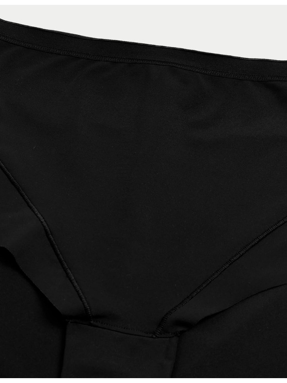Marks & Spencer Magas derekú, enyhén összehúzó bugyi látható szegély nélkül, 2 db csomagonként Marks & Spencer fekete