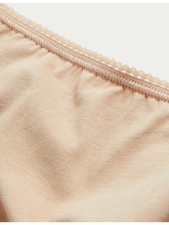 Marks & Spencer Öt darabos női brazil bugyikészlet bézs, fekete és fehér színben Marks & Spencer