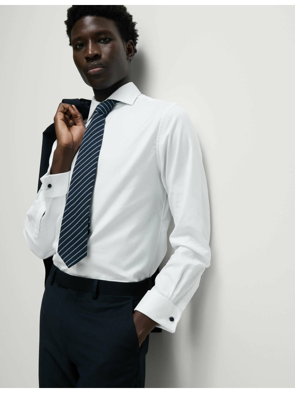 Marks & Spencer Enyhén szabott ing luxus pamutból, dupla mandzsettával Marks & Spencer fehér