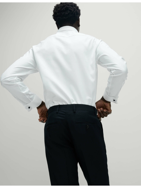 Marks & Spencer Enyhén szabott ing luxus pamutból, dupla mandzsettával Marks & Spencer fehér