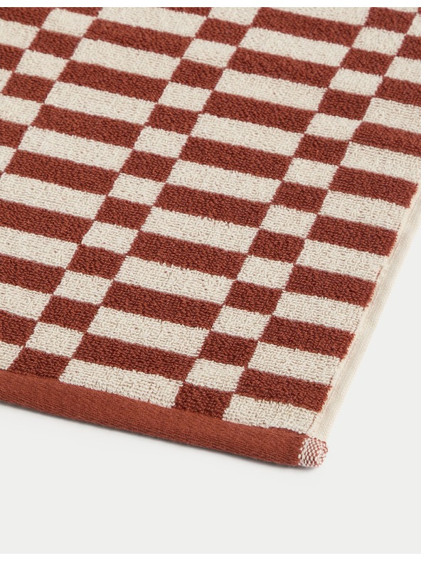 Marks & Spencer Geometriai mintás törölköző 100% pamutból Marks & Spencer szürke