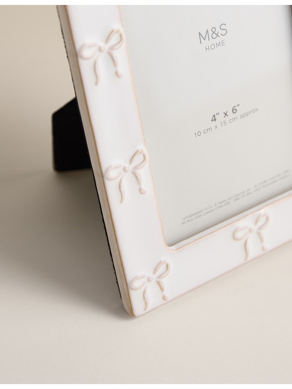 Marks & Spencer Marks & Spencer kerámia masnival díszített fényképkeret 4x6 hüvelyk fehér