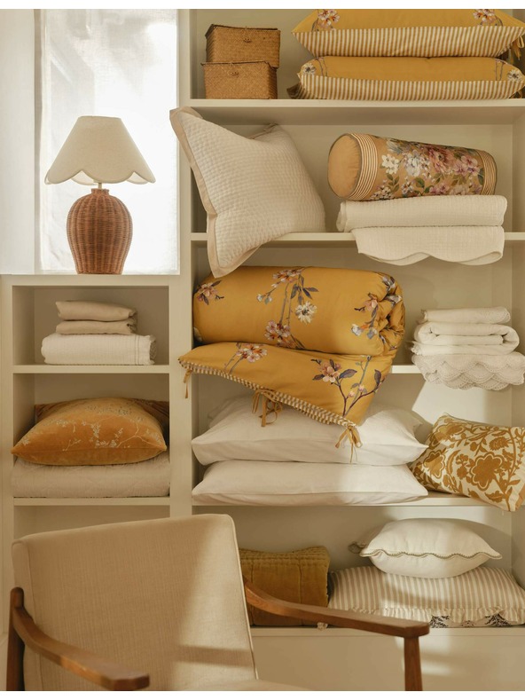 Marks & Spencer Marks & Spencer arany virágos hímzésű lenvászon díszpárna