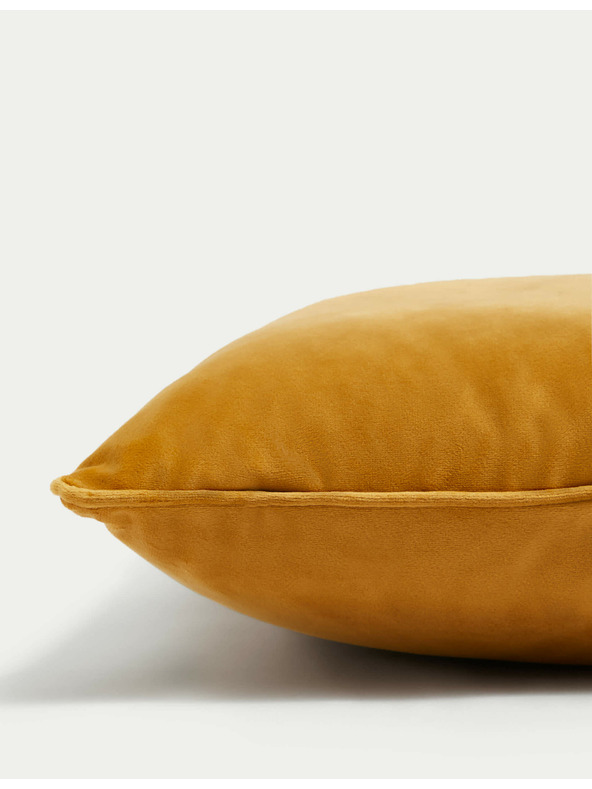 Marks & Spencer Bársony párnahuzat szegéllyel Marks & Spencer sárga