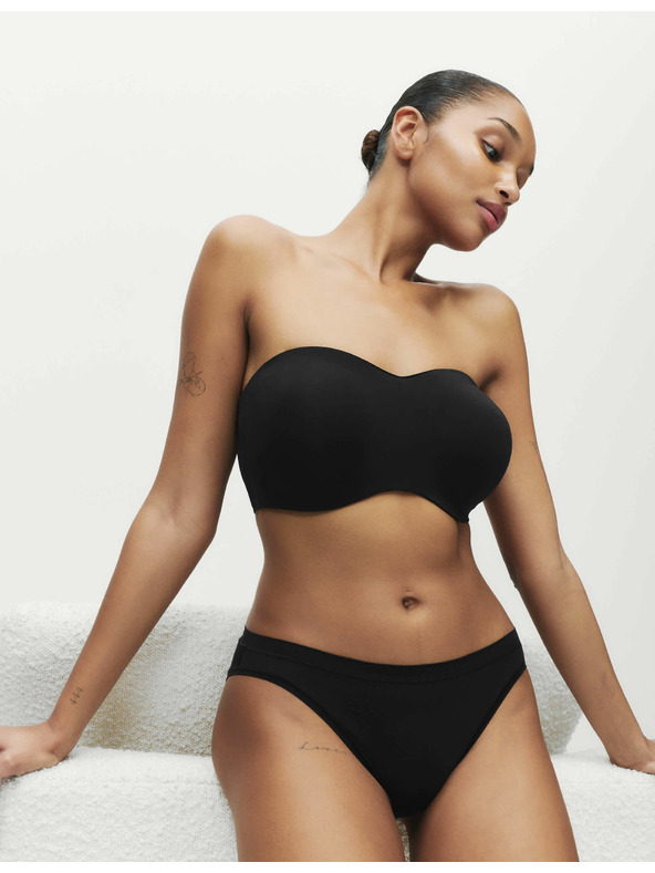 Marks & Spencer Flexifit™ karcsúsító hatású és csontokkal ellátott melltartó, méret C–H Marks & Spencer fekete