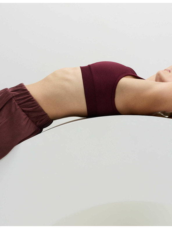 Marks & Spencer Közepes merevítésű kétoldalas varrásmentes sportmelltartó Marks & Spencer piros