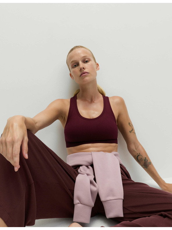 Marks & Spencer Közepes merevítésű kétoldalas varrásmentes sportmelltartó Marks & Spencer piros