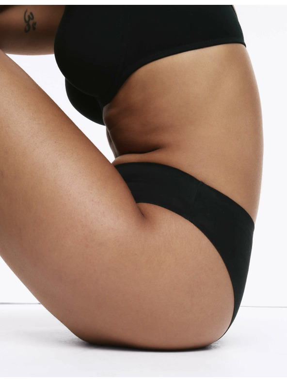 Marks & Spencer Brazil fazonú Cool Comfort™ technológiás alsónadrág látható varratok nélkül, 3 db Marks & Spencer fekete