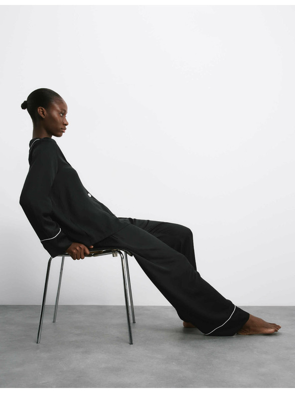 Marks & Spencer Marks & Spencer szatén pizsama szett hajtókával fekete