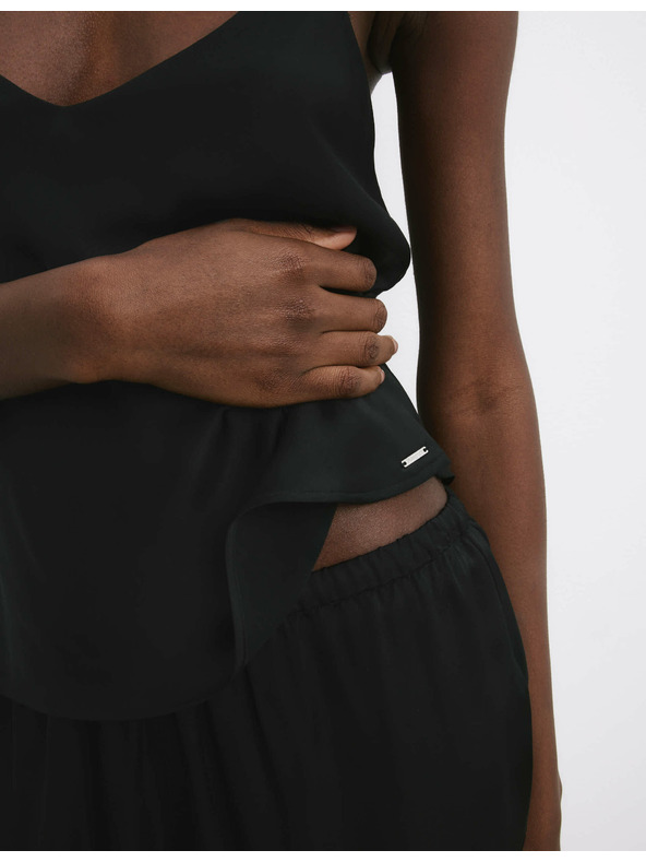 Marks & Spencer Marks & Spencer szatén rövid pizsama szett pólóval és rövidnadrággal fekete