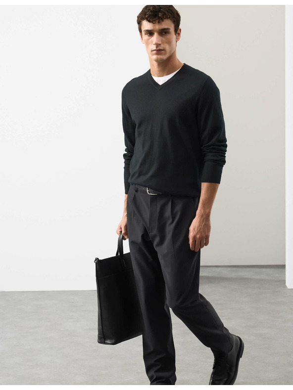 Marks & Spencer V-nyakú pulóver tiszta rendkívül finom merino gyapjúból, Marks & Spencer fekete