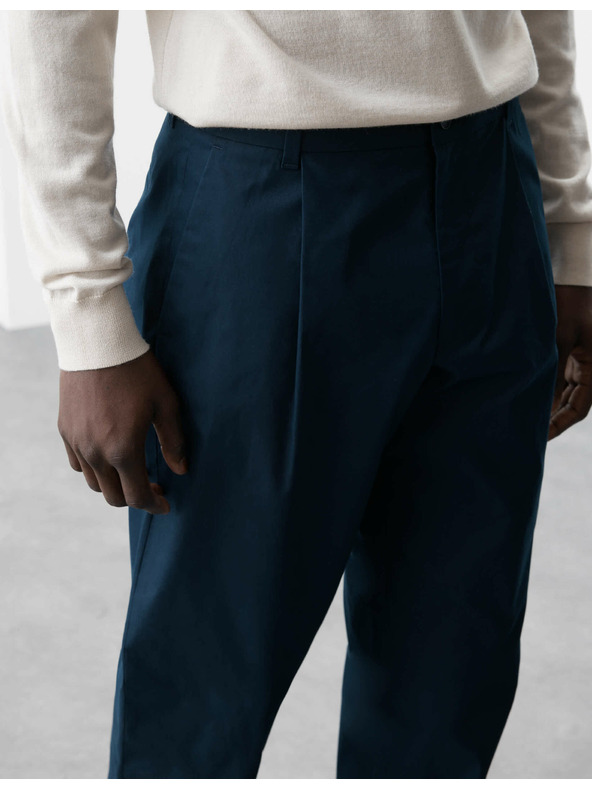 Marks & Spencer Marks & Spencer szuper könnyű chino nadrág, enyhén szűkített szabás tengerkék