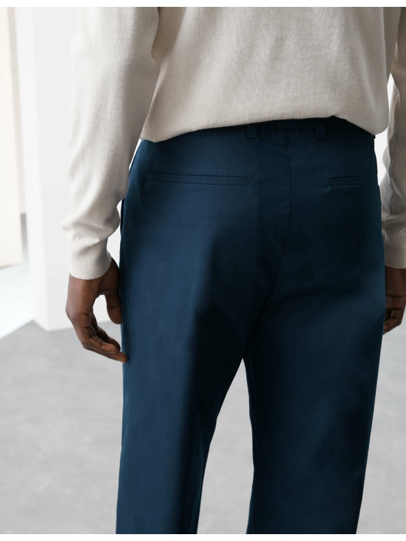 Marks & Spencer Marks & Spencer szuper könnyű chino nadrág, enyhén szűkített szabás tengerkék