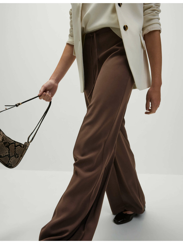 Marks & Spencer Krepp nadrág széles szárral és rugalmas derékkal Marks & Spencer barna