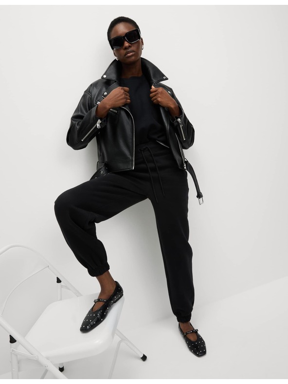 Marks & Spencer Mandzséta végű melegítőnadrág magas pamuttartalommal és húzózsinórral, Marks & Spencer fekete