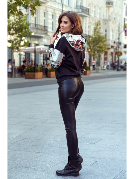 numoco Kenguru szabású pulóver színes betétekkel