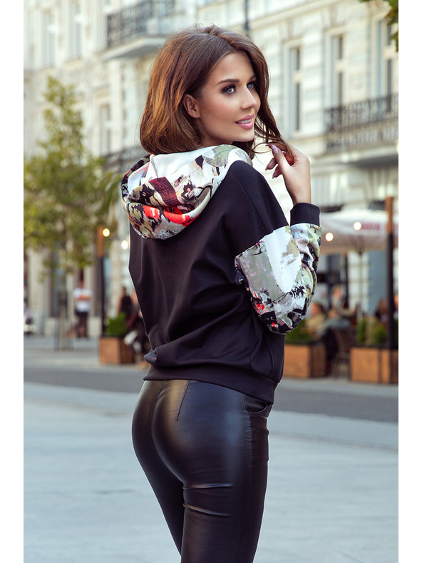 numoco Kenguru szabású pulóver színes betétekkel