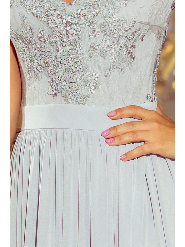 numoco LEA hosszú ruha hímzett dekoltázzsal - ezüst