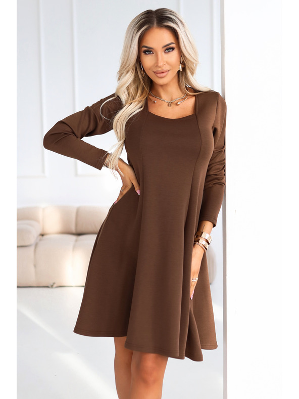 numoco IVANA kényelmes trapéz ruha dekoltázzsal és hosszú ujjal - csokoládébarna